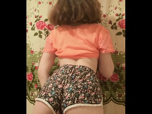 ❤️ Kynþokkafull ung stúlka klæðir sig í stuttbuxurnar á myndavélinni Klám vk á is.tubsexer-porn.ru ❌❤
