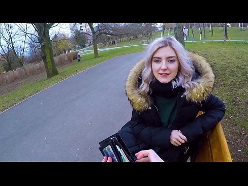 ❤️ Gleypir heitt ásamt ókunnugra fyrir peninga - blástur í garðinum eftir Evu Elfie Klám vk á is.tubsexer-porn.ru ❌❤